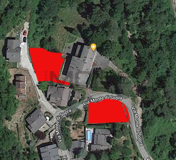 POSTI AUTO DI FIANCO ALLA CASA